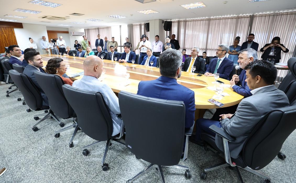 Presidente Amélio Cayres destacou a importância dos novos servidores. Presidente Amélio Cayres destacou a importância dos novos servidores.