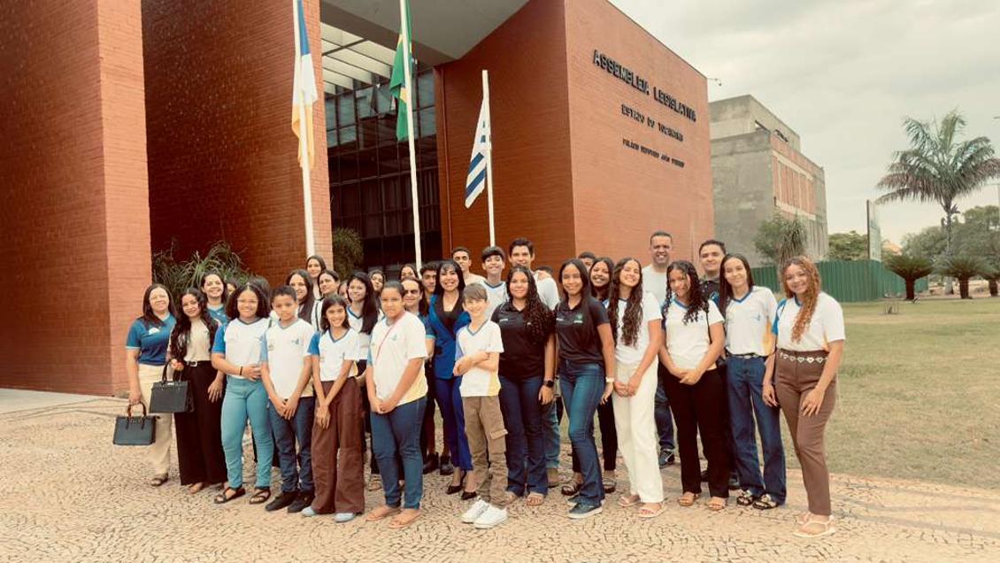 Alunos conheceram de perto prédio da Aleto e participaram de palestra sobre papel do Legislativo Alunos conheceram de perto prédio da Aleto e participaram de palestra sobre papel do Legislativo