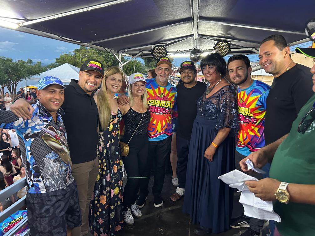 Em Xambioá, Cayres prestigiou o tradicional Bloco dos Sujos.