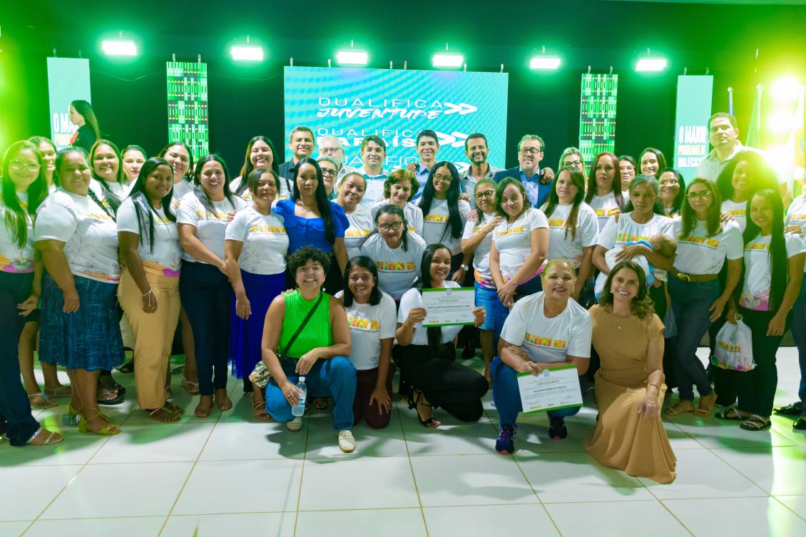Ao todo, 429 participantes receberam seus certificados, concluindo cursos nas mais diversas áreas Ao todo, 429 participantes receberam seus certificados, concluindo cursos nas mais diversas áreas