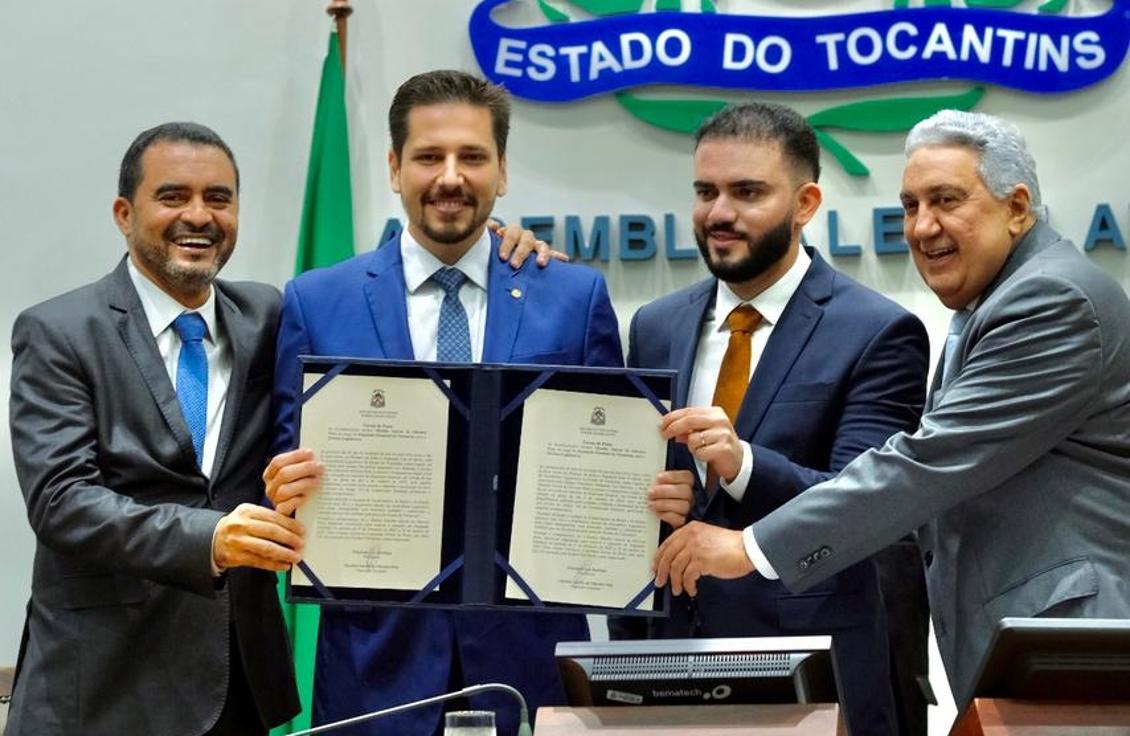 Olyntho foi reeleito para o terceiro mandato de deputado com 19.738 votos Olyntho foi reeleito para o terceiro mandato de deputado com 19.738 votos