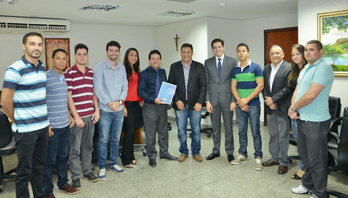 Presidente da AL recebe relatório de atividades da juventude tocantinense