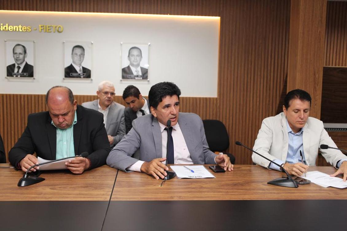 Professor Júnior Geo durante reunião da Frente Parlamentar da Agroindústria