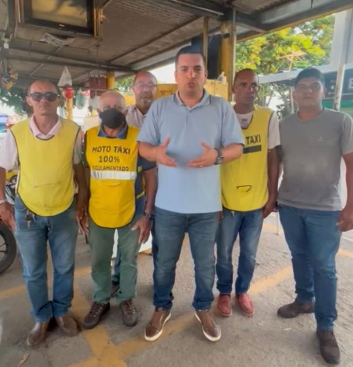 Deputado Gutierres com mototaxistas