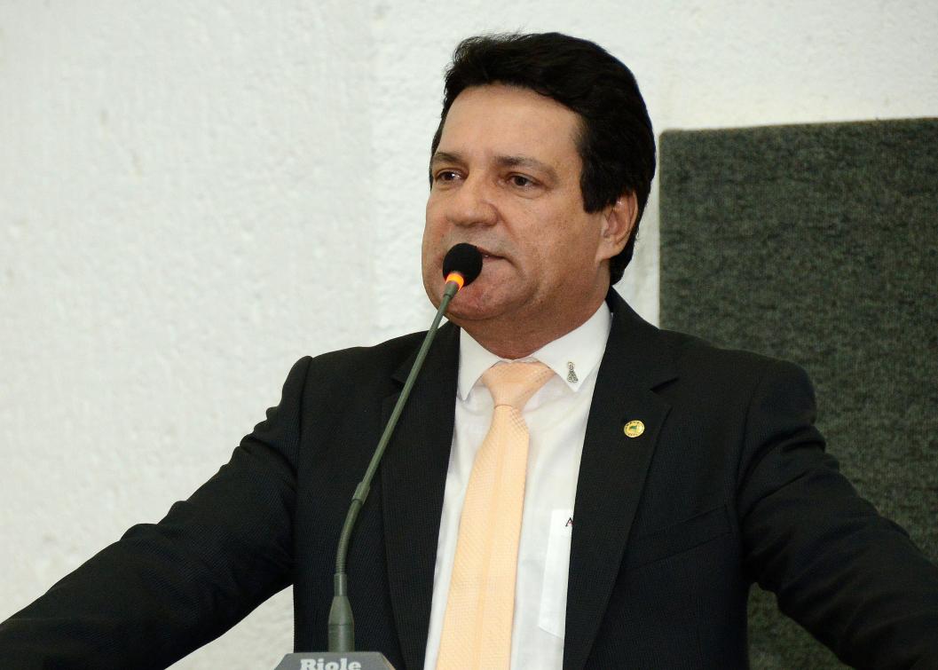 Para Osires, o resultado reflete o esforço de redução de gastos para ajustar as contas à legislação Para Osires, o resultado reflete o esforço de redução de gastos para ajustar as contas à legislação