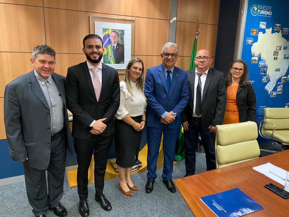 Léo Barbosa e prefeitos eleitos foram recebidos pelo chefe de Gabinete do Ministério do Turismo