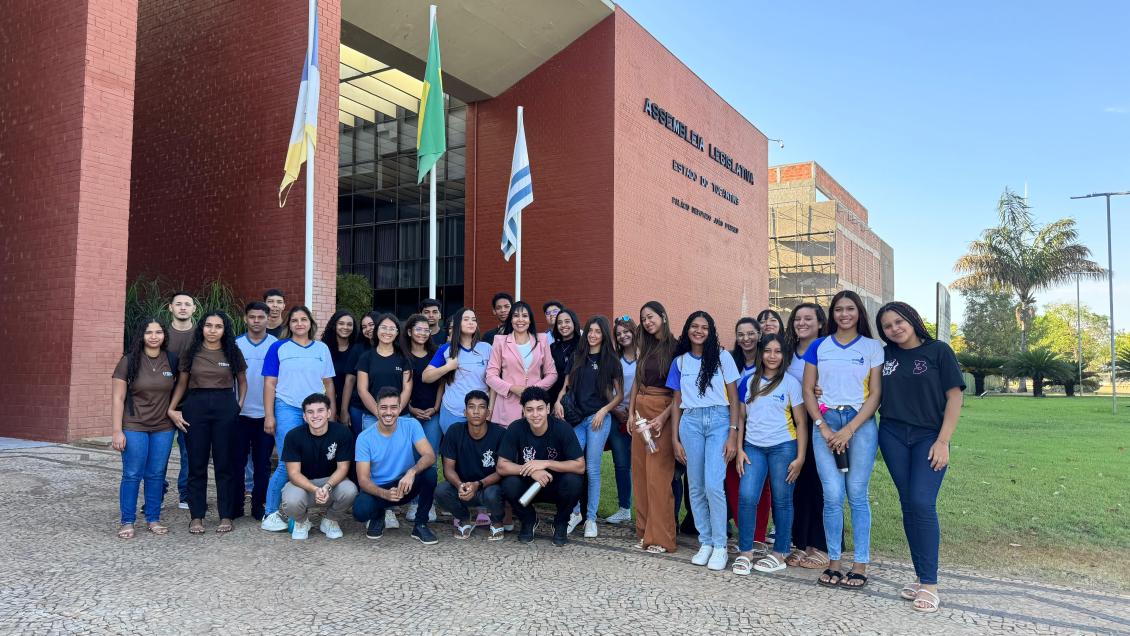 Visita integra o projeto “Assembleia vai à Escola”, idealizado pela parlamentar Visita integra o projeto “Assembleia vai à Escola”, idealizado pela parlamentar
