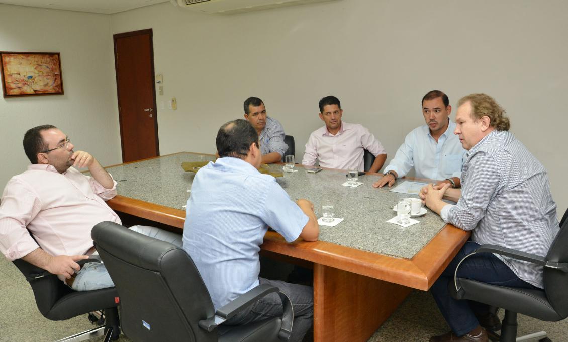 Reunião aconteceu nesta segunda-feira