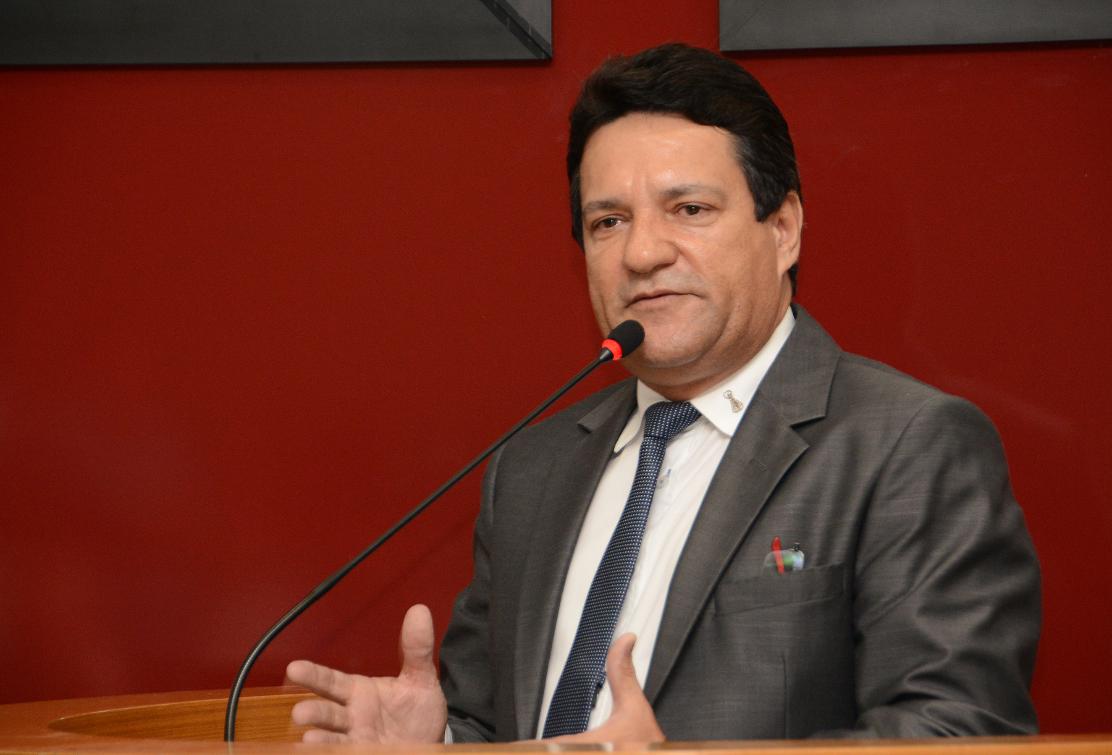 Presidente da AL Prestigia posse de vereador em Paraíso do Tocantins