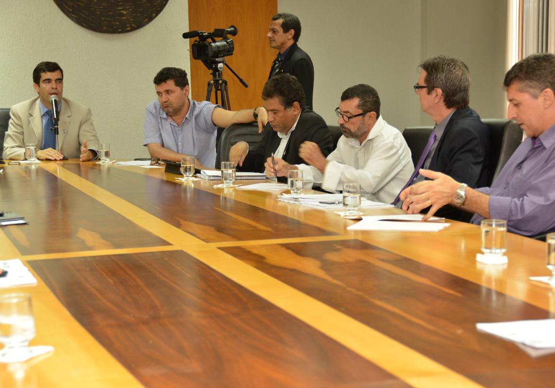 Ricardo Ayres em busca de sugestões para equilibrar contas do Estado do Tocantins