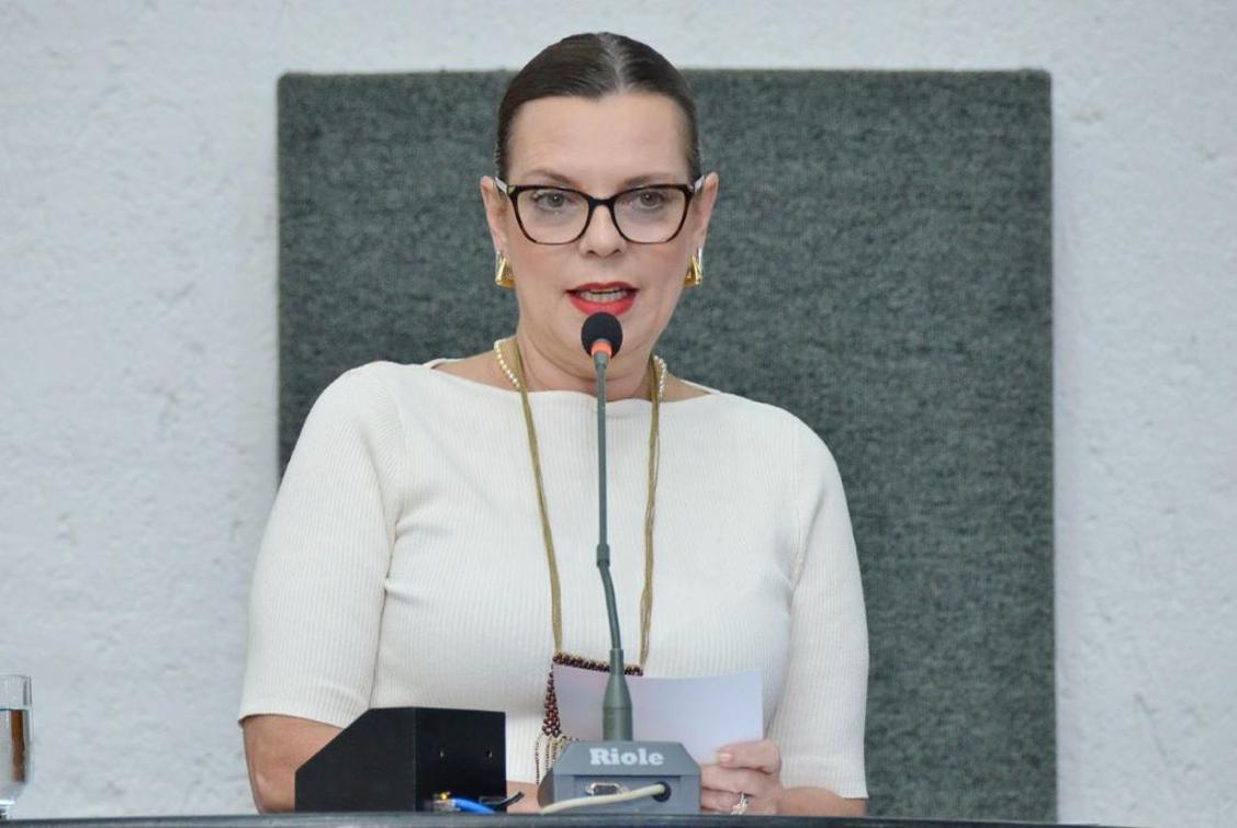 Deputada solicita implantação da Casa da Mulher Indígena no Tocantins Deputada solicita implantação da Casa da Mulher Indígena no Tocantins