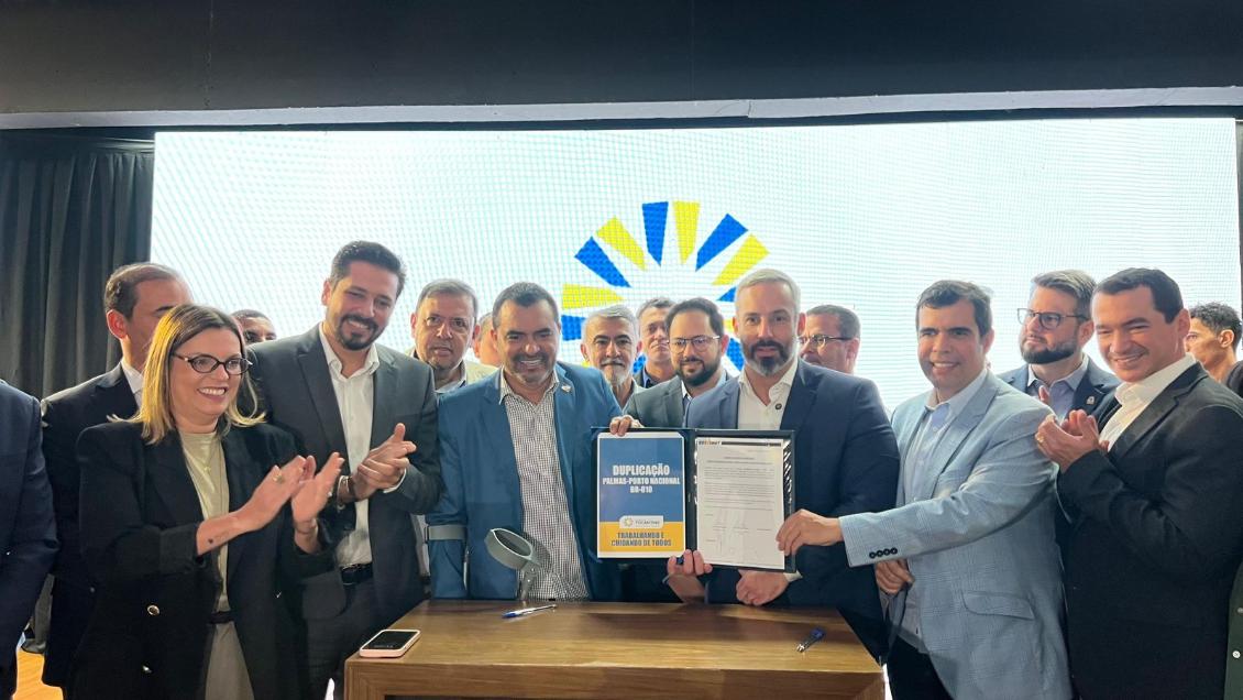 Momento da assinatura das ordens de serviço Momento da assinatura das ordens de serviço