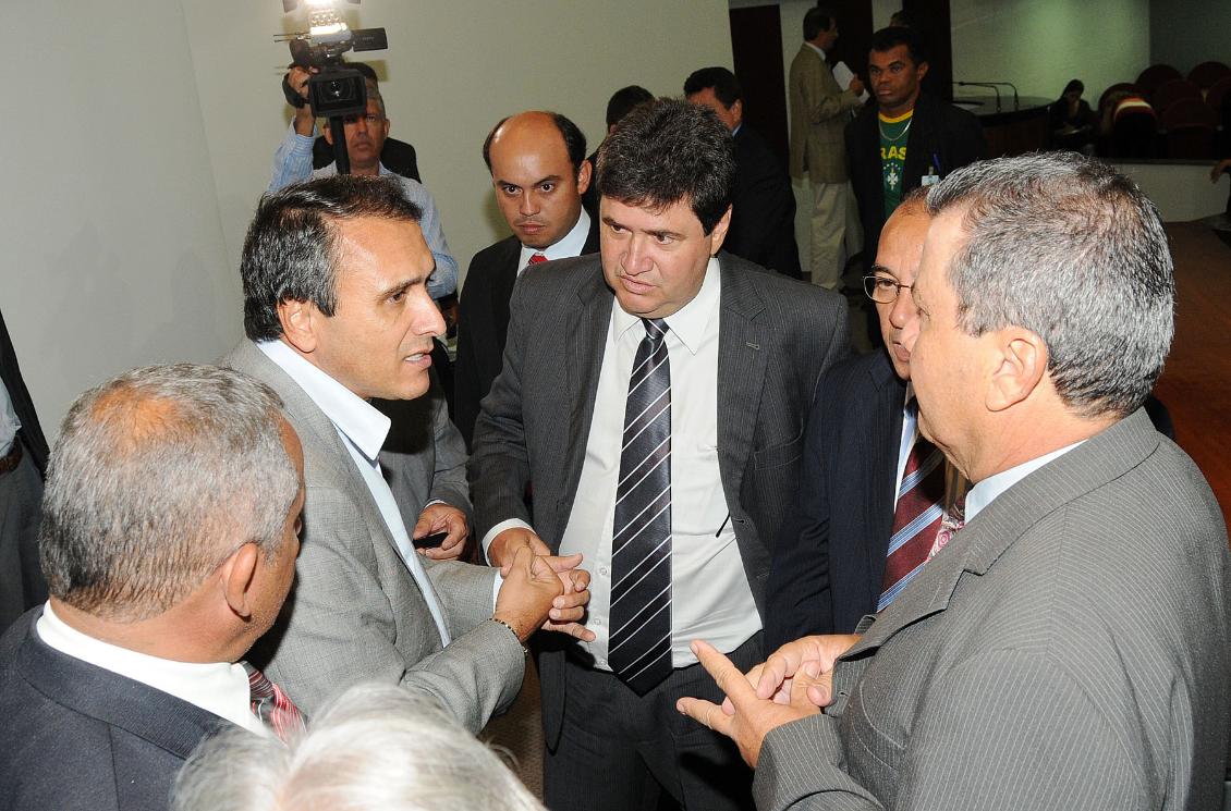 Governador veio cumprimentar parlamentares Governador veio cumprimentar parlamentares