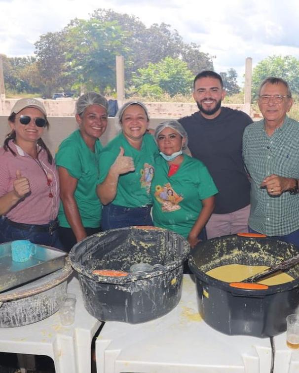 Deputado Léo Barbosa em Pamonhada com amigos no município de Pium