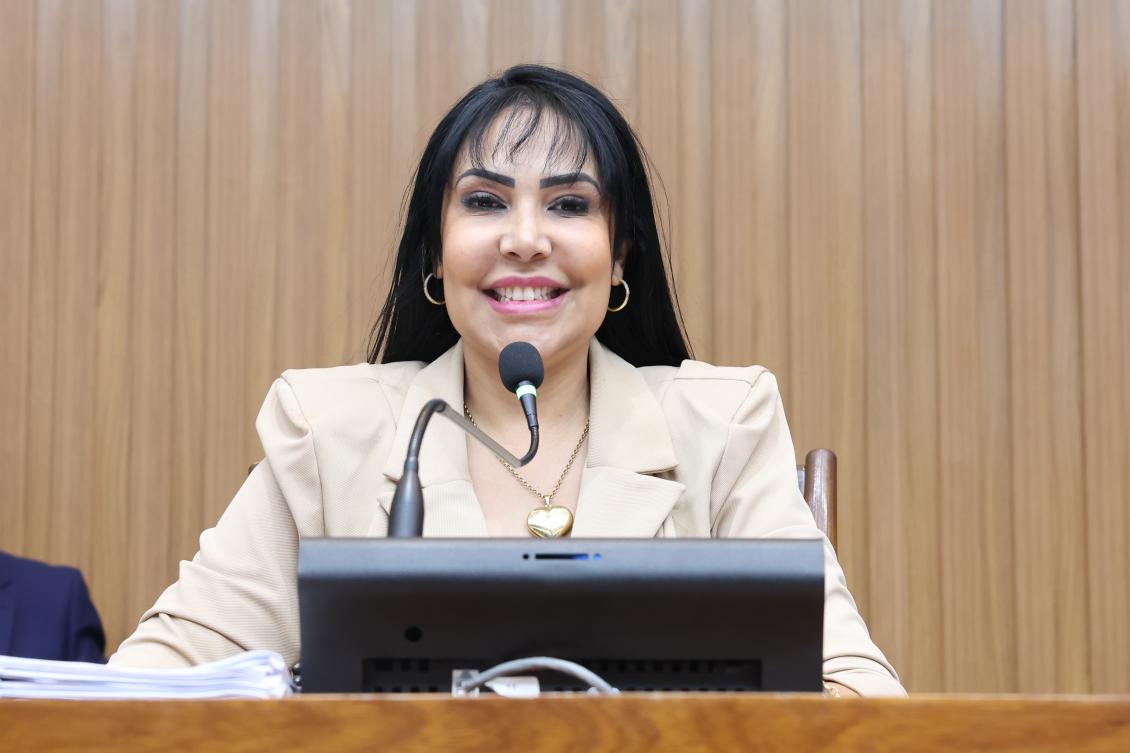 Deputada solicita Seduc documentos sobre contratos que envolvem compra de diversos equipamentos Deputada solicita Seduc documentos sobre contratos que envolvem compra de diversos equipamentos