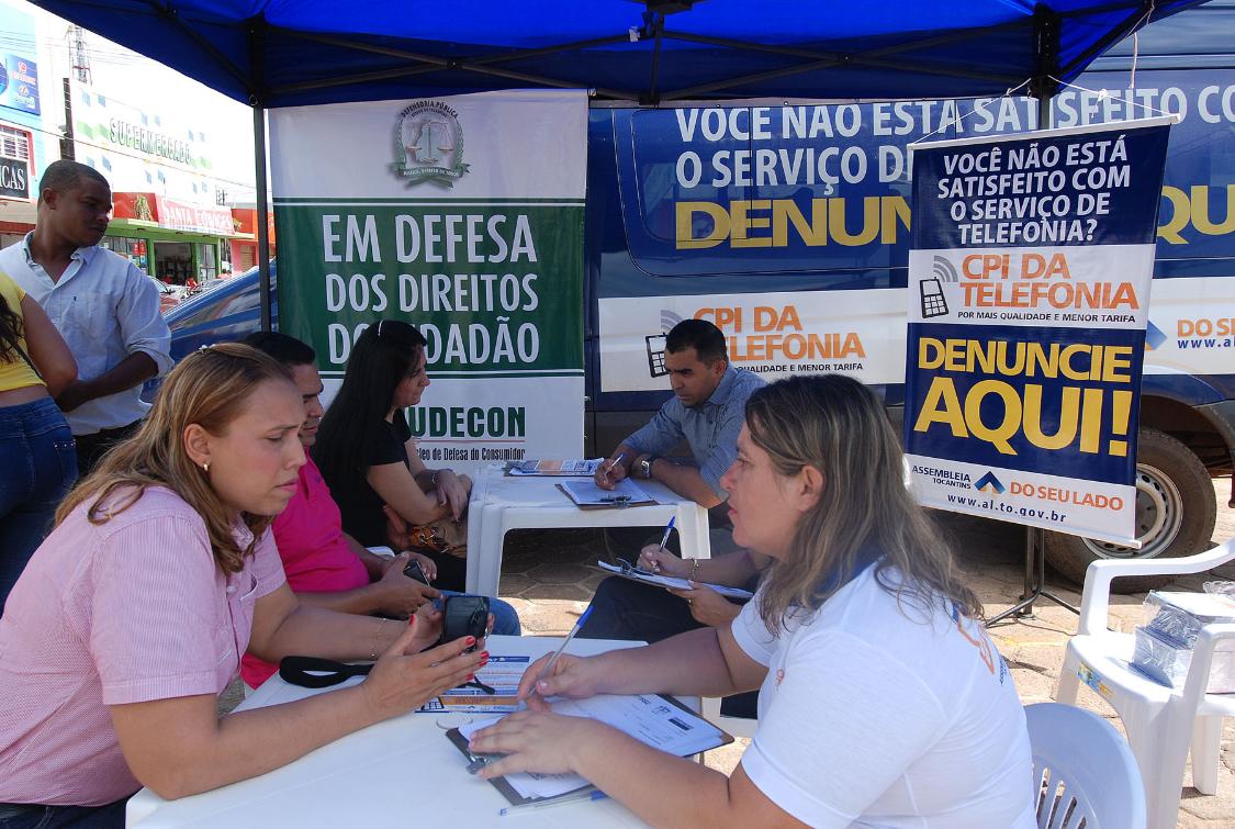 Sandoval participa de coleta de reclamações