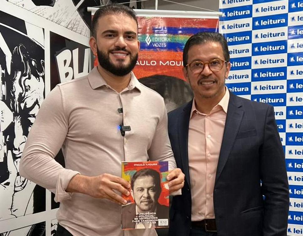 Léo Barbosa e Paulo Moura durante lançamento do livro em Palmas