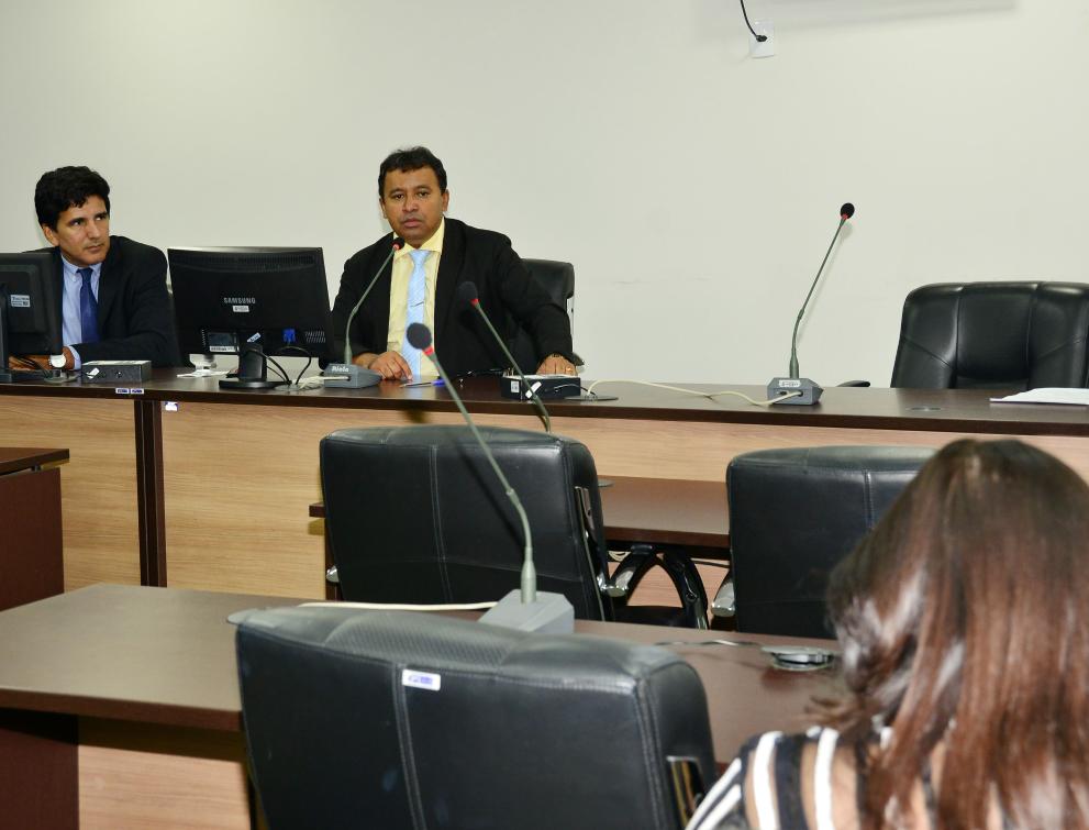 Deputado Elenil da Penha preside a reunião nesta terça