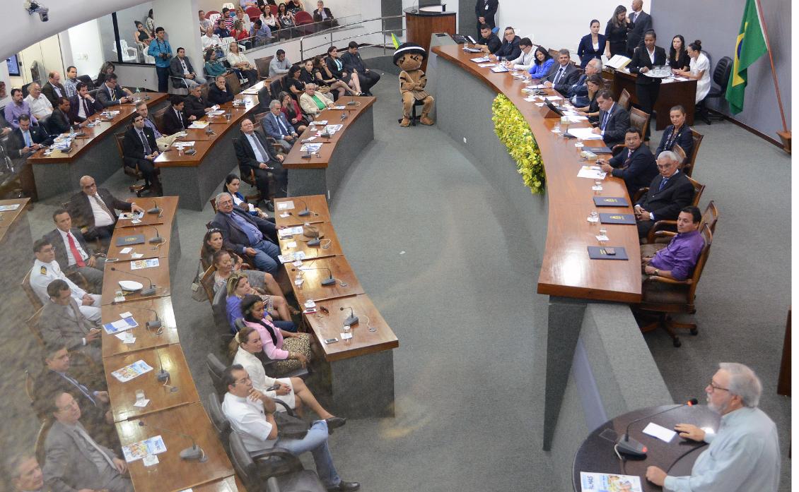 Odir Rocha fala em nome dos ex-prefeitos de Palmas em sessão solene na Assembleia