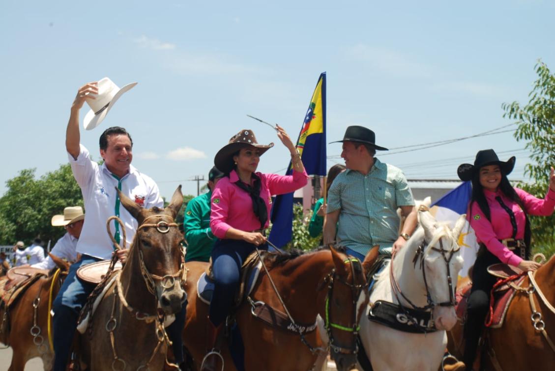 Deputado acompanha a XXIII Cavalgada de Wanderlândia ao lado do prefeito Djalma Júnior. Deputado acompanha a XXIII Cavalgada de Wanderlândia ao lado do prefeito Djalma Júnior.