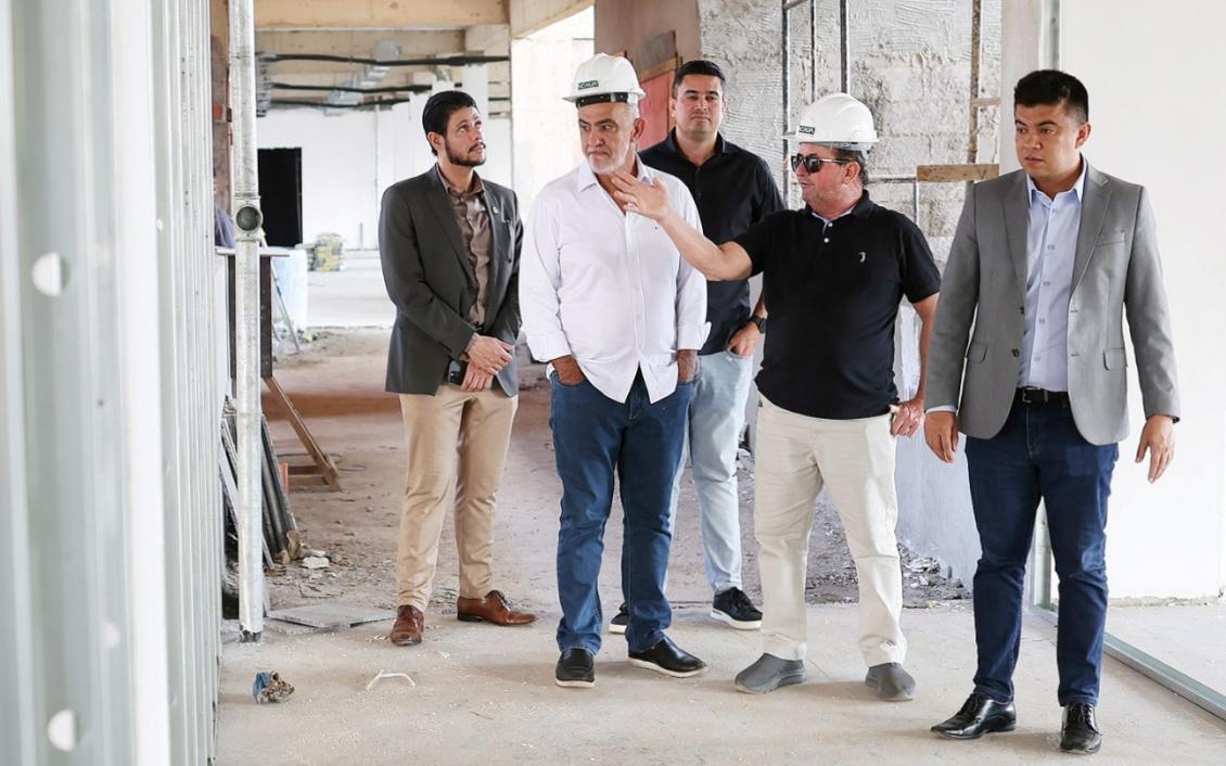 A previsão de entrega do novo prédio é para o início do próximo ano A previsão de entrega do novo prédio é para o início do próximo ano