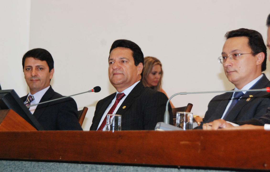 Sessão especial em homenagem aos profissionais da educação