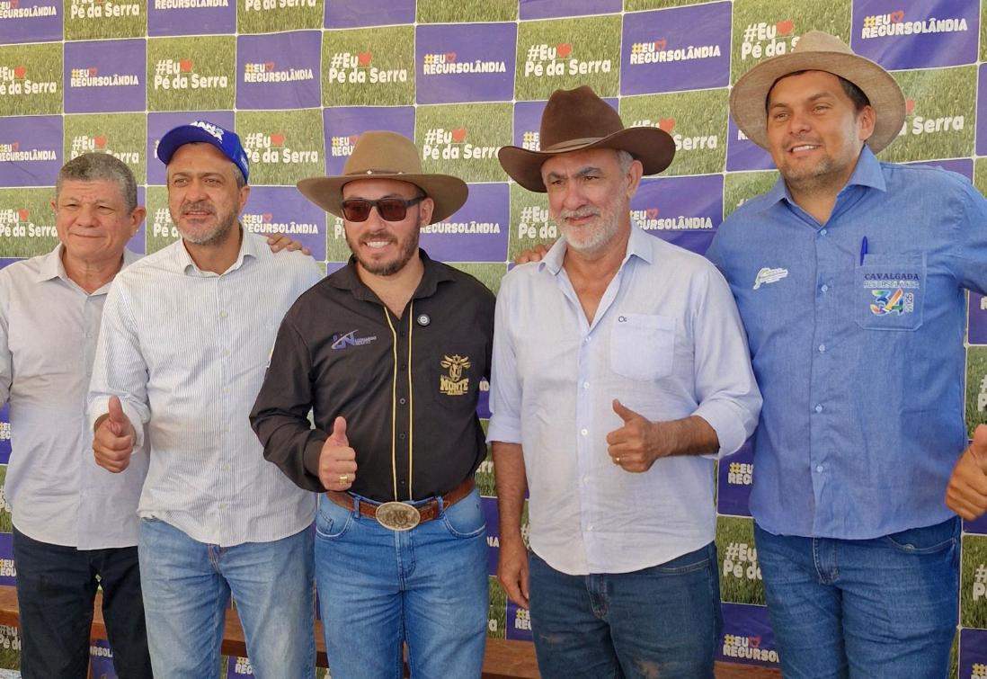 Em Recursolândia, Amélio Cayres foi recebido pelo prefeito Vinicius e deputados Ivory e Luciano. Em Recursolândia, Amélio Cayres foi recebido pelo prefeito Vinicius e deputados Ivory e Luciano.