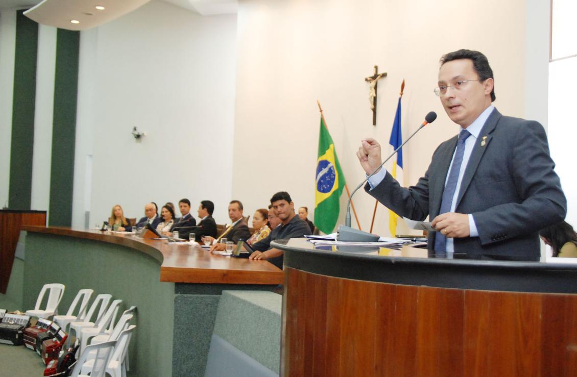 Sessão especial em homenagem aos profissionais da educação