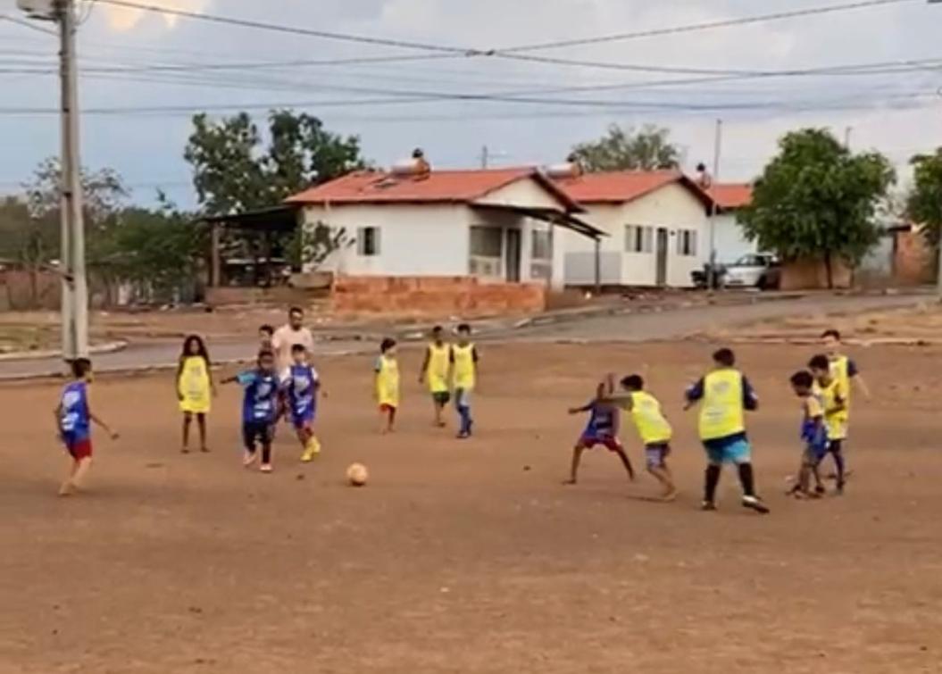 Deputado Eduardo Fortes visita projeto social esportivo em Gurupi