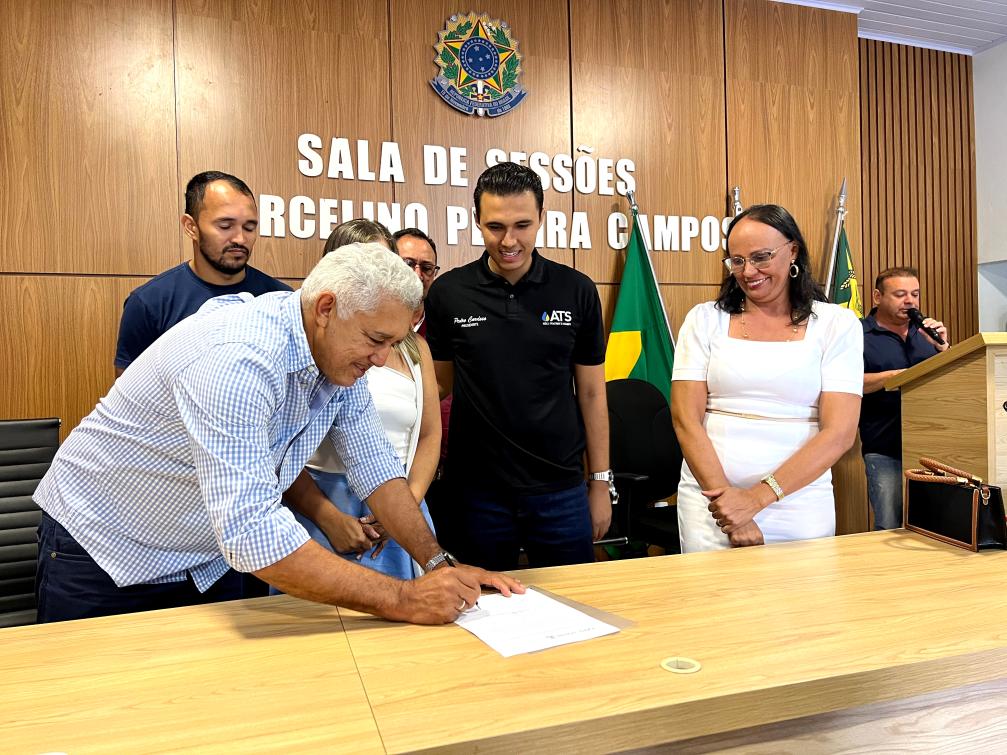 O evento reuniu autoridades, técnicos, representantes de instituições e a comunidade.