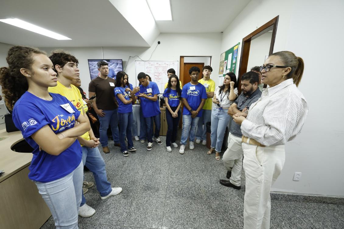 Durante a visita, os jovens conheceram o sistema de comunição da Casa de Leis Durante a visita, os jovens conheceram o sistema de comunição da Casa de Leis