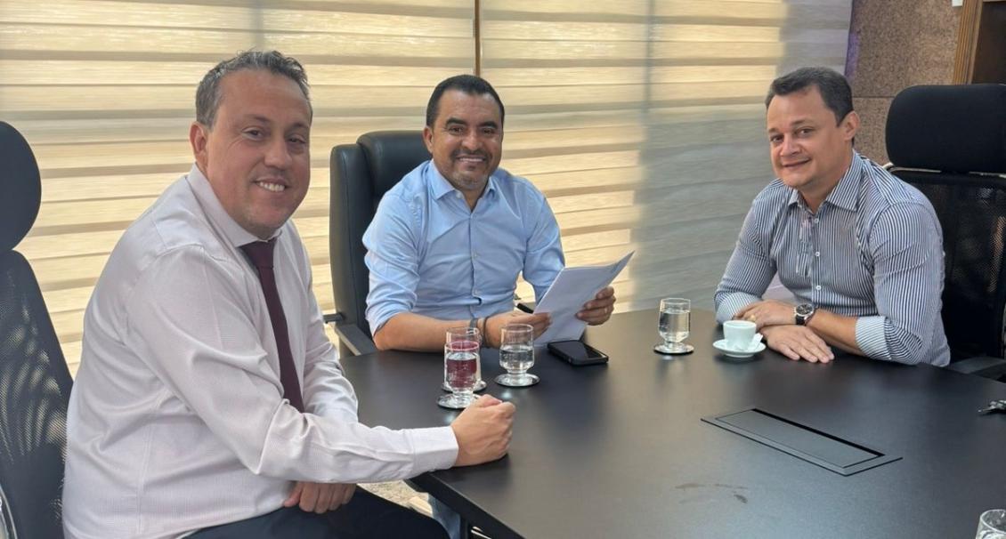 O encontro aconteceu na manhã desta terça-feira, dia 12 O encontro aconteceu na manhã desta terça-feira, dia 12