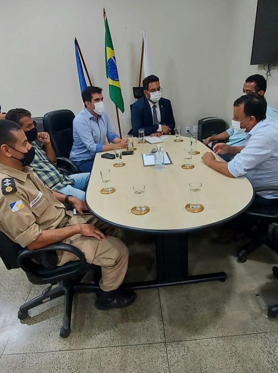 Ricardo Ayres e comitiva em reunião com secretário Bruno Barreto, na secretaria da Admiinistração Ricardo Ayres e comitiva em reunião com secretário Bruno Barreto, na secretaria da Admiinistração
