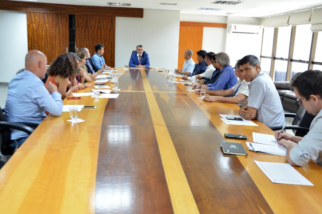 Em reunião com diretores, Cayres determina mais transparência.