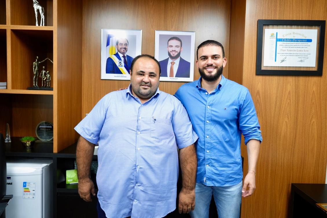 Léo Barbosa (Republicanos) e prefeito de Itapiratins, Ailton Coelho Léo Barbosa (Republicanos) e prefeito de Itapiratins, Ailton Coelho