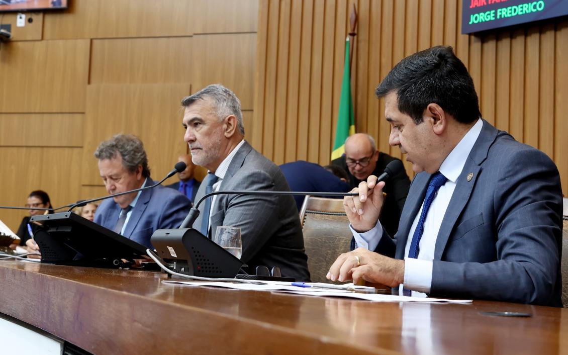 Deputados da Mesa Diretora durante sessão dessa quarta-feira, 17