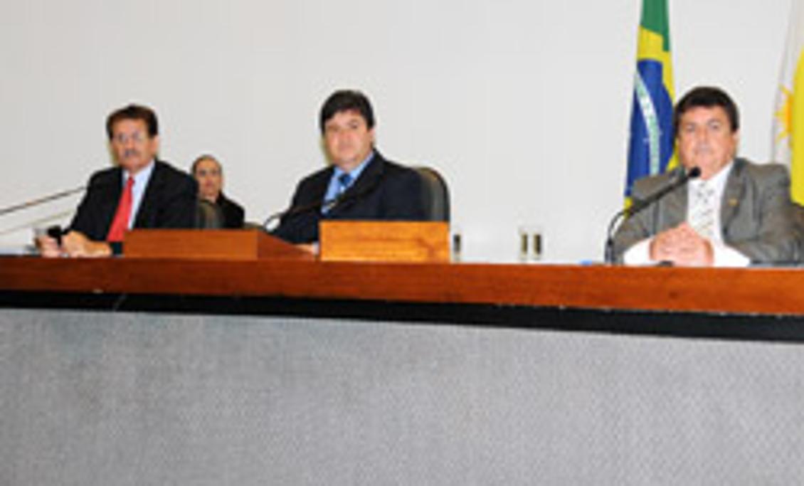 Mesa que dirigiu trabalhos na tarde desta quarta