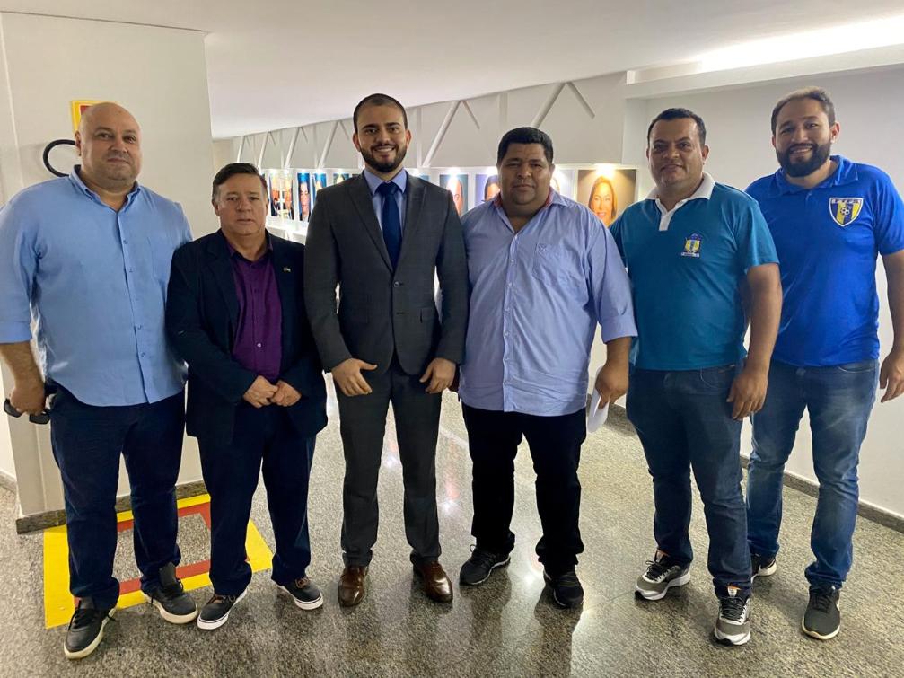 Deputado Léo Barbosa com representantes da Federação de Futsal e Comissão de Arbitragem 