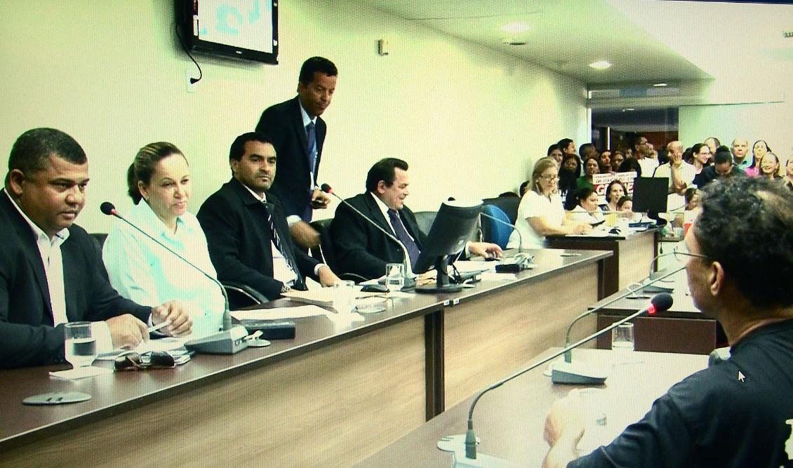 Dep. Wanderlei Barbosa preside Audiência Pública em busca de soluções para greve dos professores Dep. Wanderlei Barbosa preside Audiência Pública em busca de soluções para greve dos professores