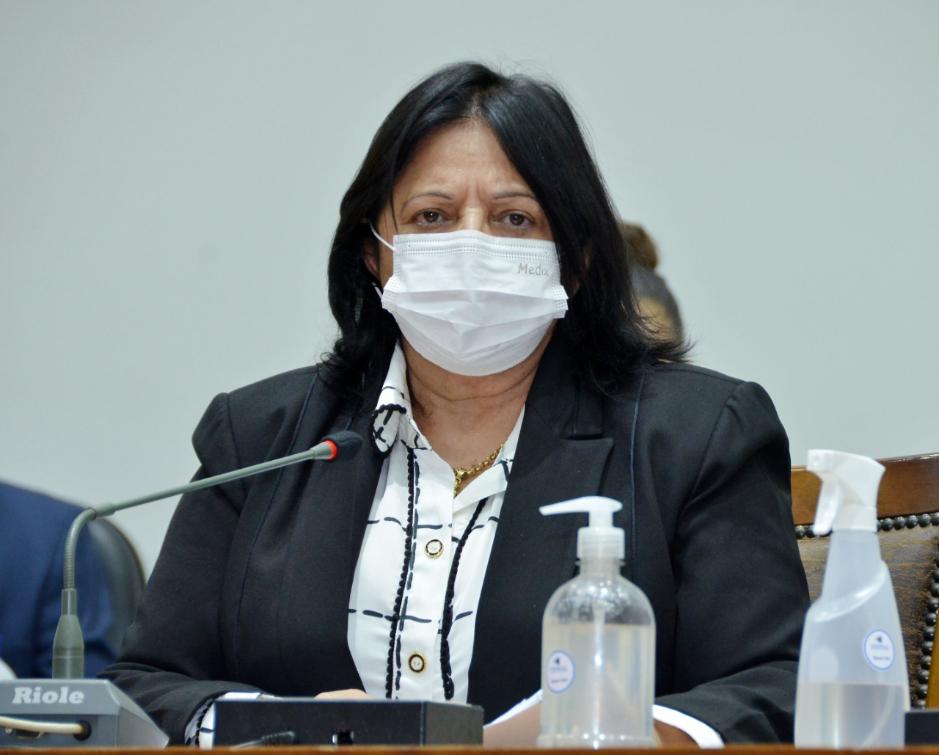 Deputada Estadual Valderez Castelo Branco foi indicada pelo Arcebispo do Tocantins, Dom Pedro Deputada Estadual Valderez Castelo Branco foi indicada pelo Arcebispo do Tocantins, Dom Pedro