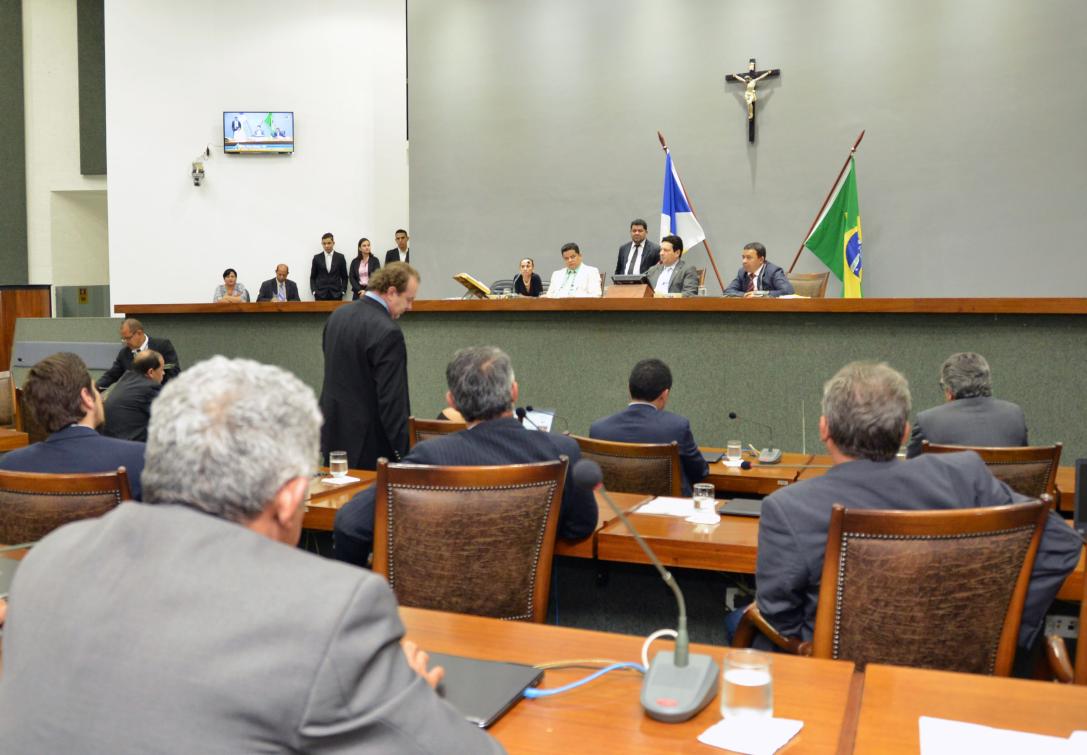 Foram aprovados vários projetos de iniciativa dos deputados, do Executivo  e da Defensoria Pública 