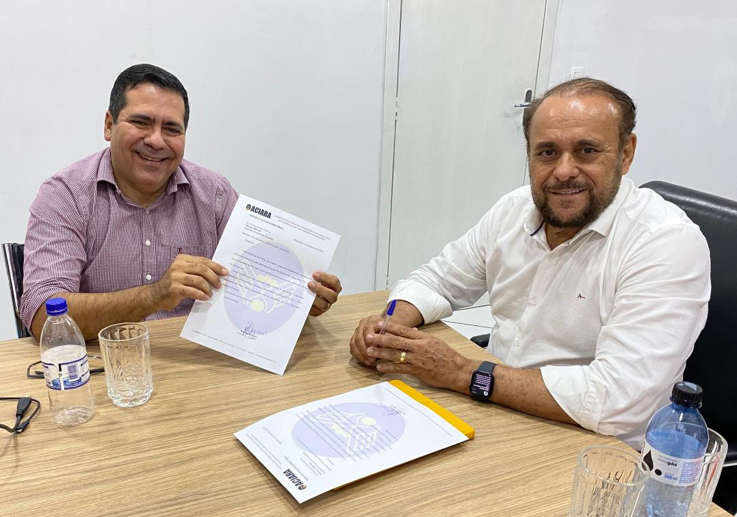 Deputado apresentou o documento ao futuro presidente da entidade araguainense, William Rezende