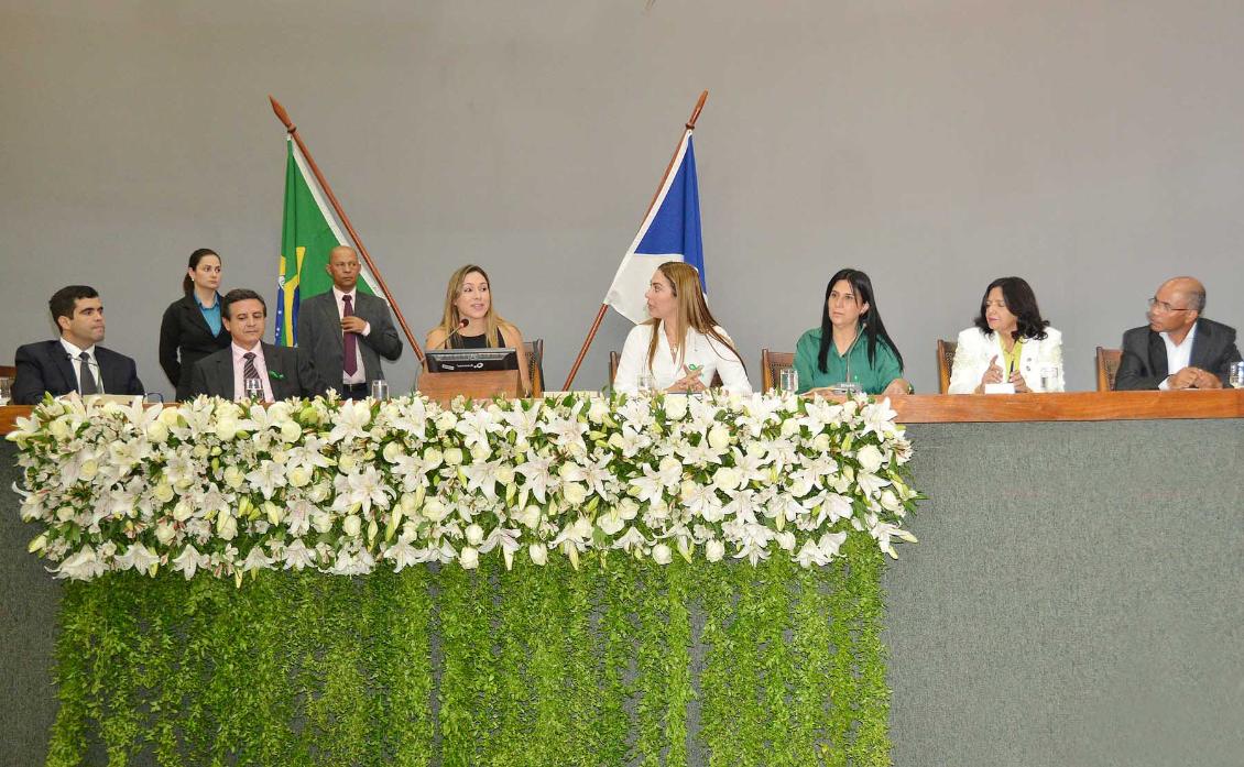 Sessão Solene na Assembleia Legislativa homenageia profissionais de saúde 