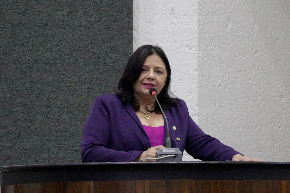 Valderez quer o fim da violência contra as mulheres Valderez quer o fim da violência contra as mulheres