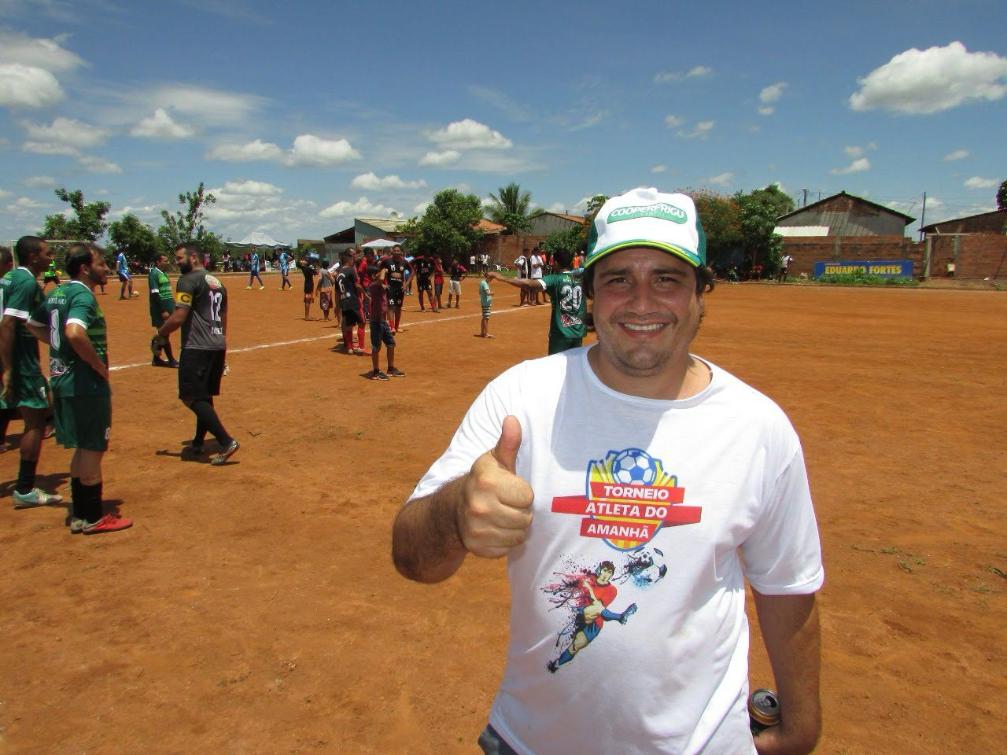 Incentivador do esporte, Eduardo Fortes atende milhares de pessoas em sua barraca na Copa do Craque
