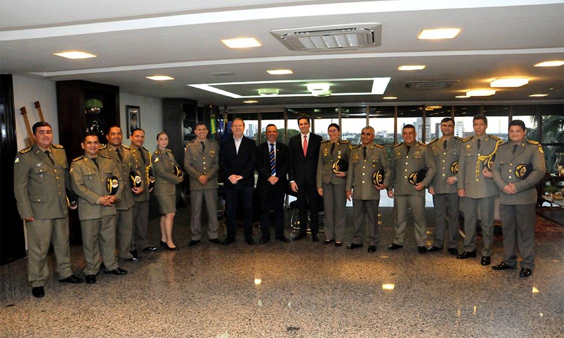 PEC de Olyntho inclui na Constituição do Estado data para promoção dos Militares