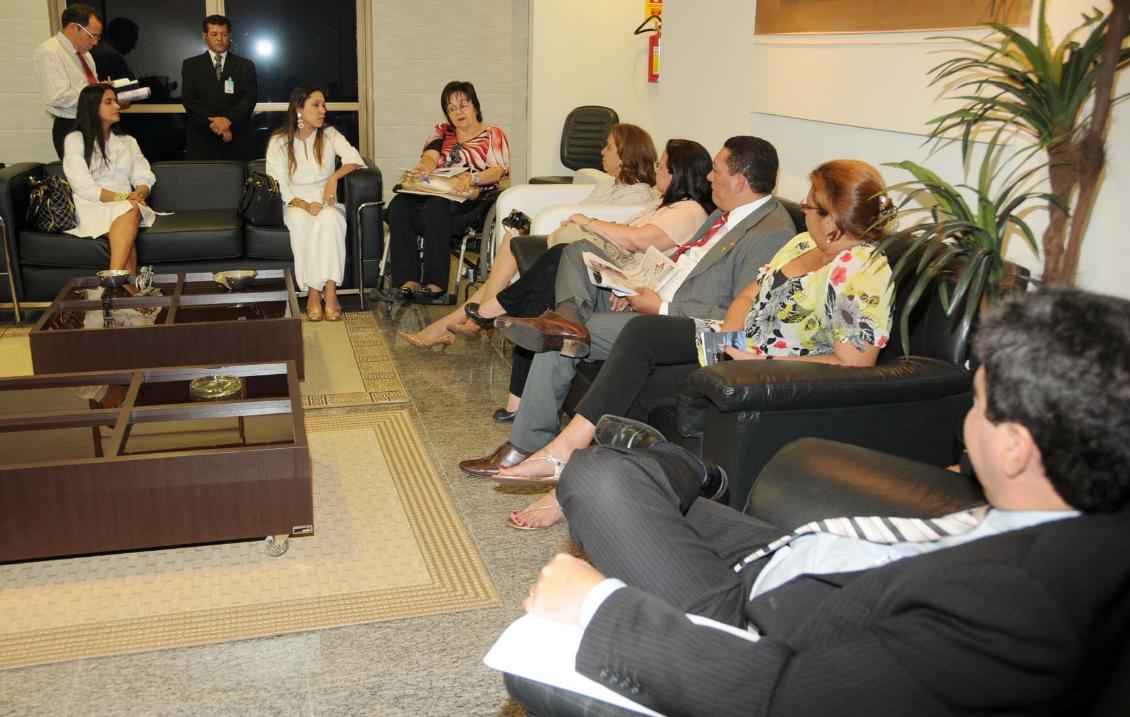 Parlamentares recebem Maria da Penha Parlamentares recebem Maria da Penha