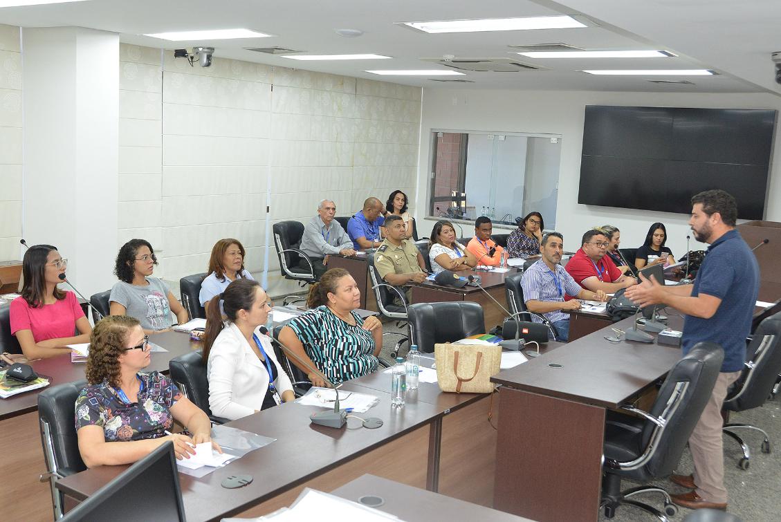 Curso de espanhol teve início nesta segunda-feira