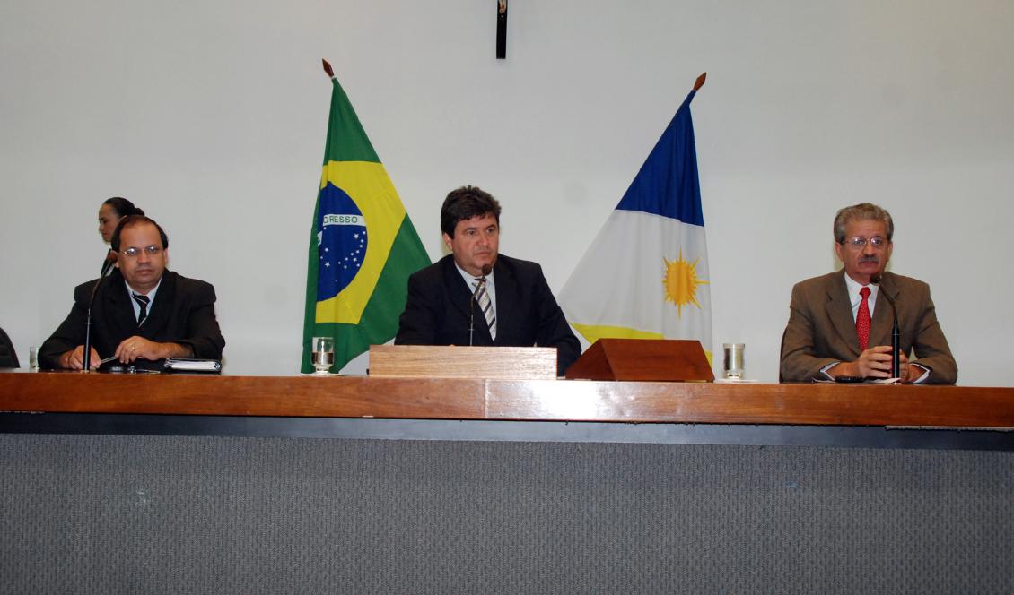 Mesa que presidiu os trabalhos nesta quinta
