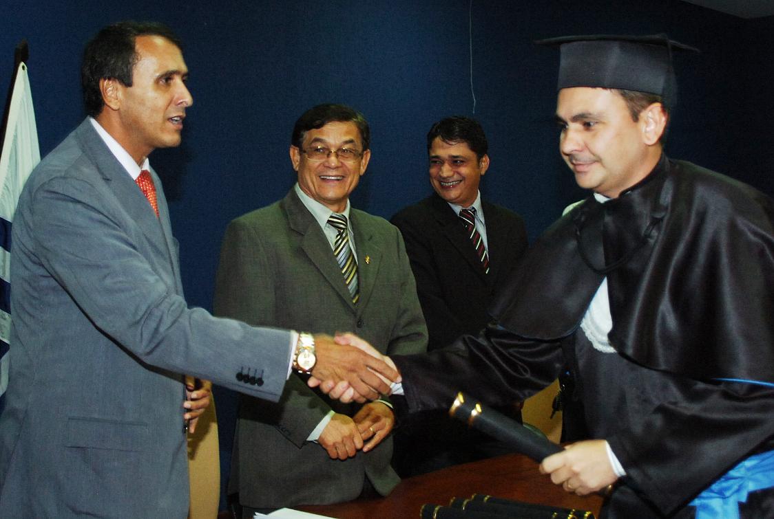 Regismarques Camargo recebe diploma